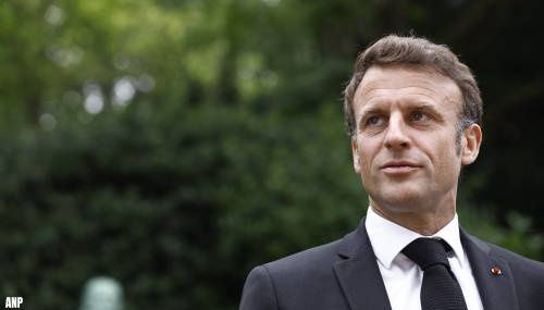 President Macron houdt crisisberaad en vertrekt tijdig van EU-top