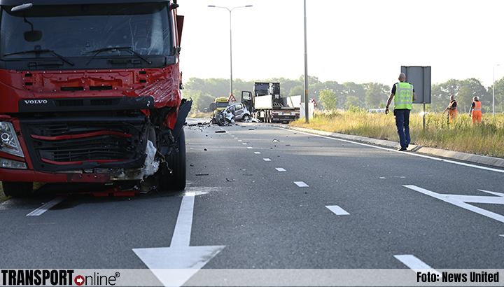 112 Nieuws: zeer zwaar ongeval met twee vrachtwagens, N35 dicht.