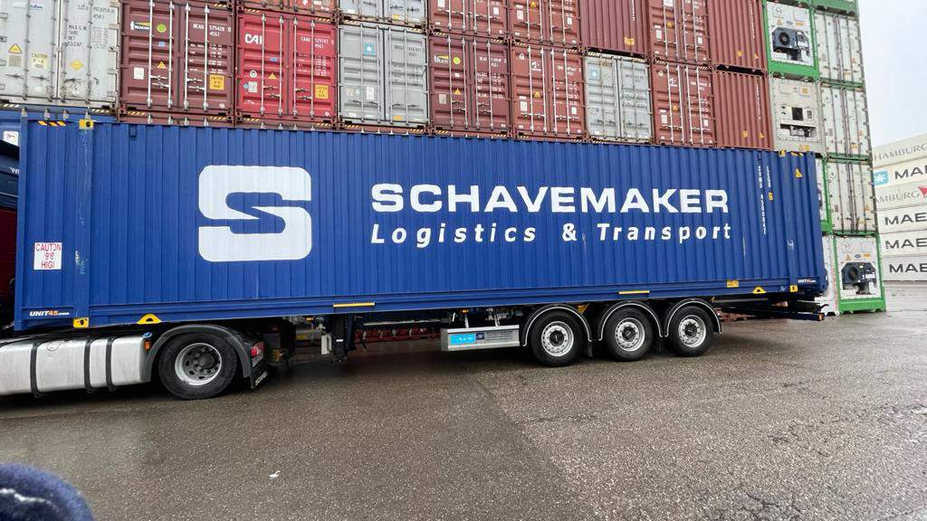 Chassis met container gestolen van Schavemaker Transport