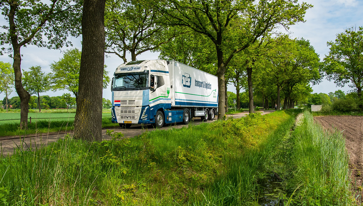 VTS Transport & Logistics sorteert voor op duurzame toekomst met twee Volvo FH Electric trekkers