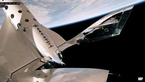 Virgin Galactic brengt eerste betalende klanten naar de ruimte