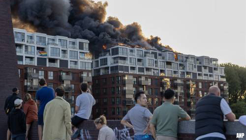 Bewoners naar nachtopvang na grote brand in Amsterdam