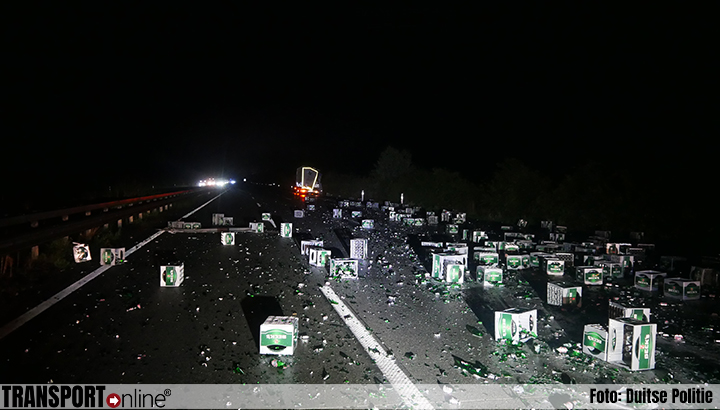 Vrachtwagen botst op bergingsvoertuig op Duitse A1 [+foto]