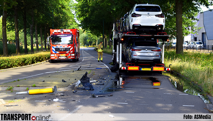 Vrachtwagen verliest flink wat brandstof na aanrijding in Veenendaal.
