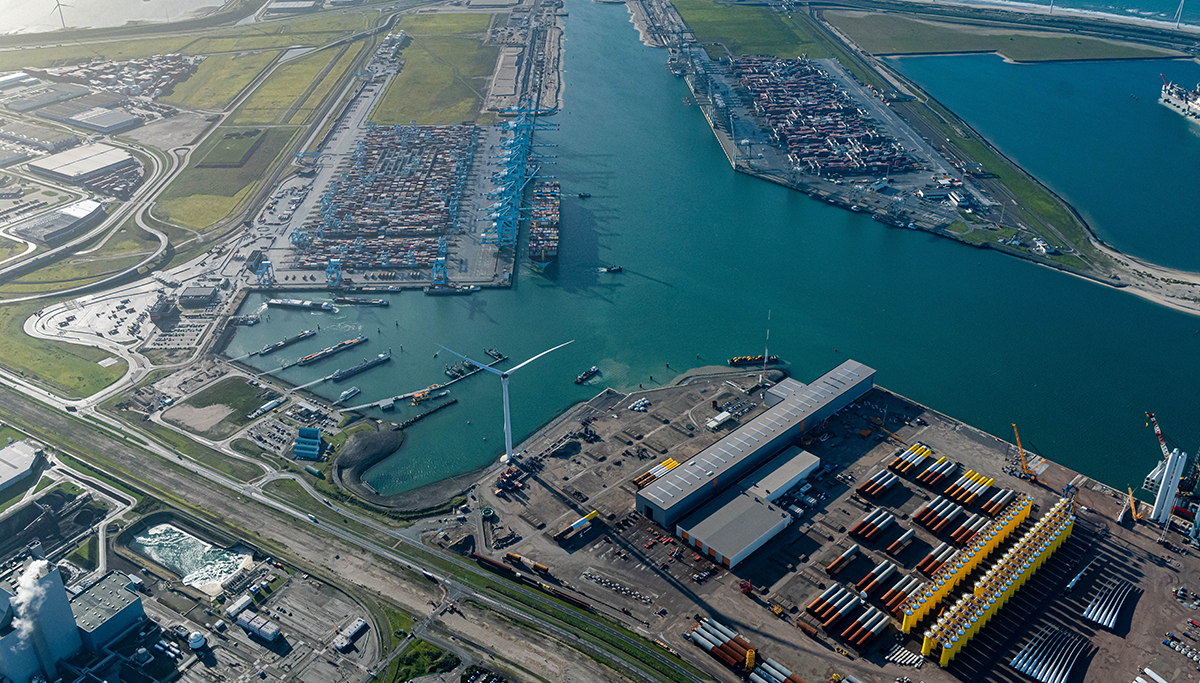 Totale goederenoverslag Rotterdamse haven 5,5 procent gedaald in eerste halfjaar