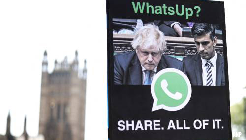 Britse regering moet WhatsApp-berichten van Boris Johnson afstaan