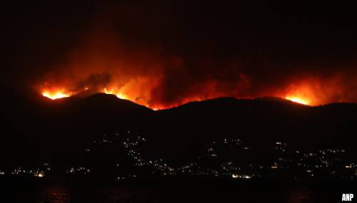 Ook Griekse eilanden Corfu en Evia door brand getroffen