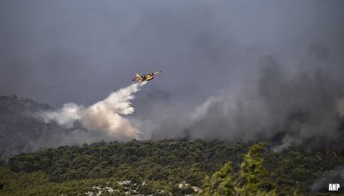 Drie hotels in brand op Rhodos door bosbranden