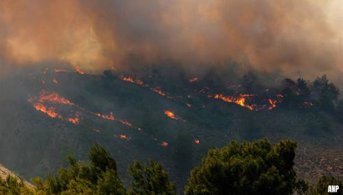 Reisadvies voor drie Griekse eilanden aangescherpt vanwege bosbranden