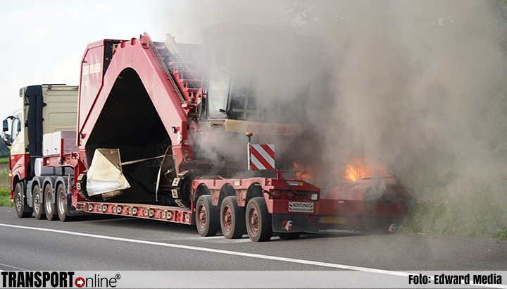 Vrachtwagenbrand na klapband op A73 [+foto's]