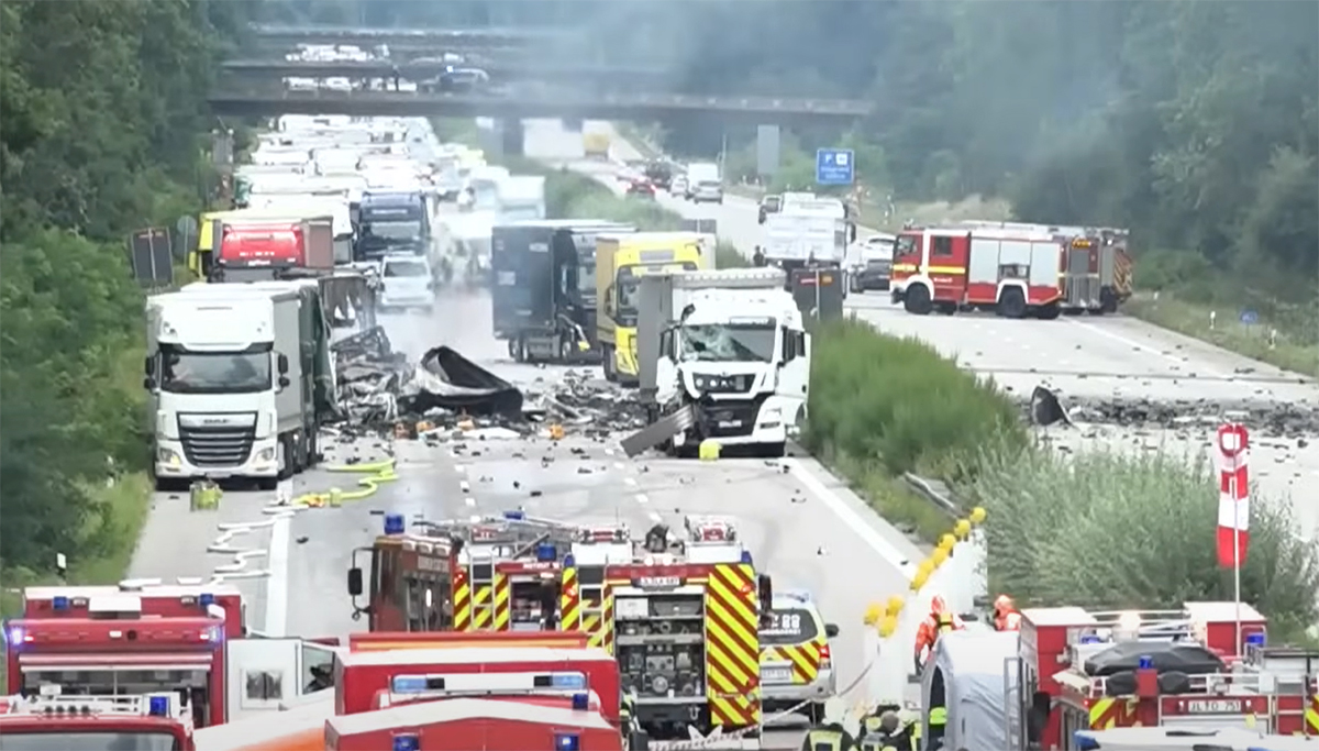 Duitse A2 afgesloten na explosies en brand in vrachtwagens, twee vrachtwagenchauffeurs overleden [+video's]