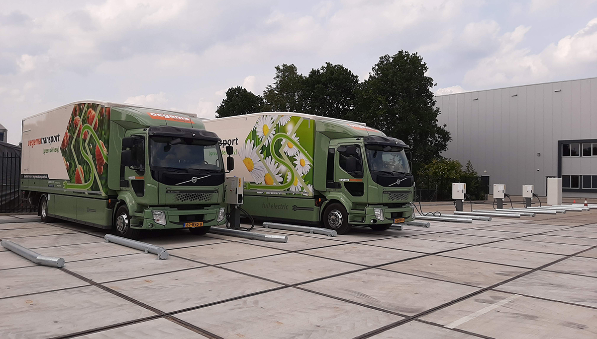 Bouw duurzaam laadsysteem Oegema Transport in volle gang