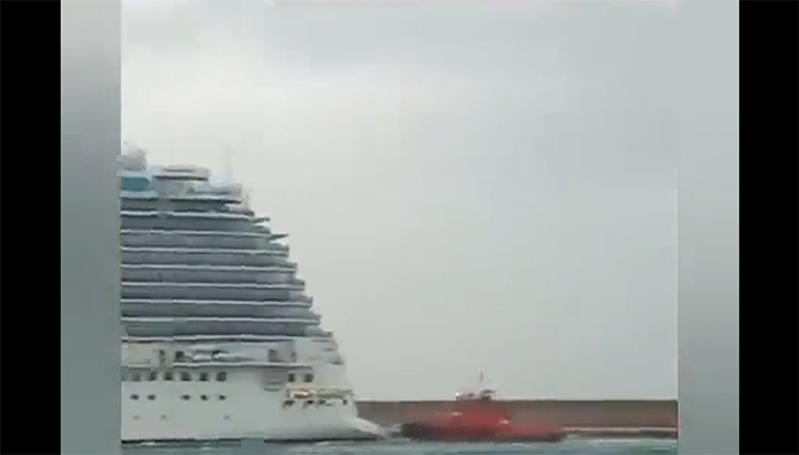 Cruiseschip botst met vrachtschip door stormweer Mallorca [+video]