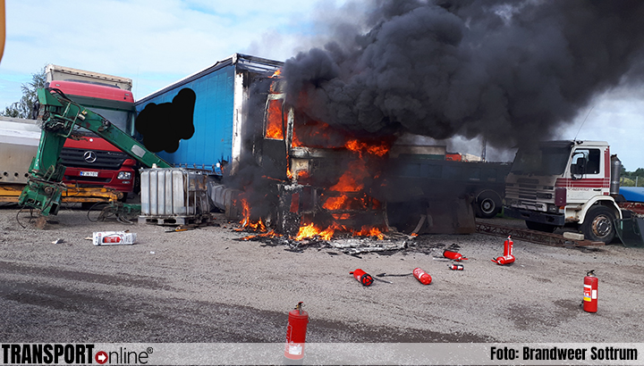 Brandweer weet te voorkomen dat vrachtwagenbrand overslaat op andere vrachtwagens [+foto's]