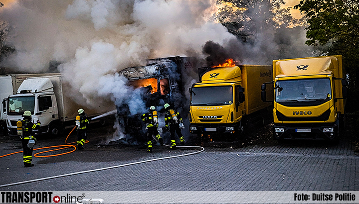 Twee vrachtwagens in brand gevlogen, chauffeur ernstig gewond [+foto]