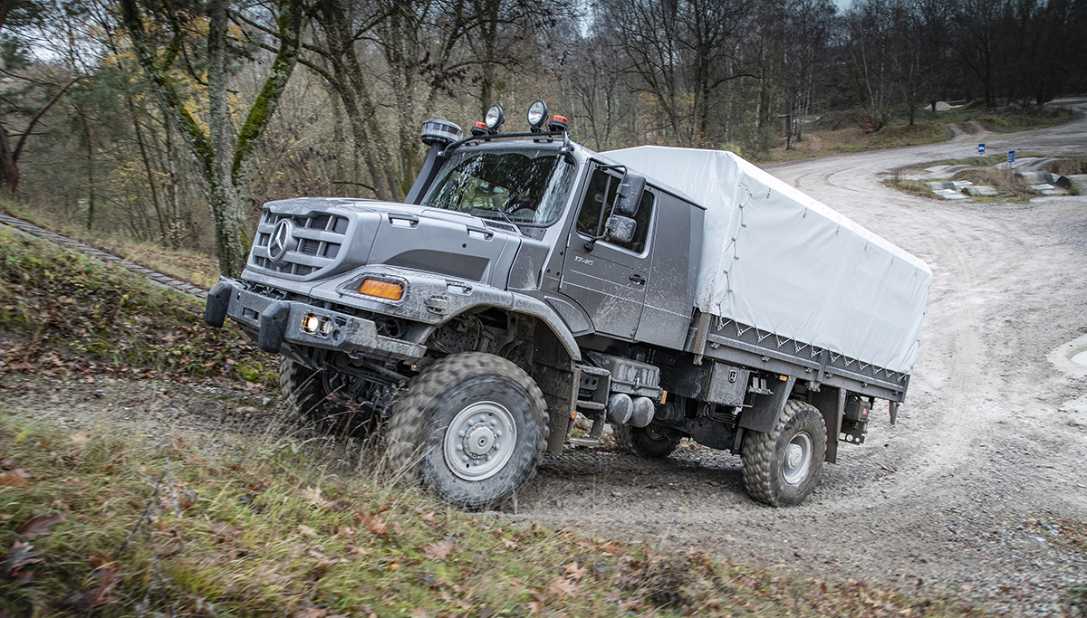 Mercedes-Benz Special Trucks levert ruim honderd Zetros off-road trucks aan Oekraïne