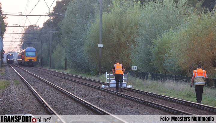 Passagiers tijd vast in stilgevallen treinen Rotterdam en Helvoirt
