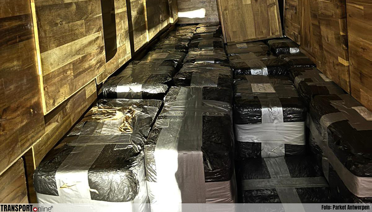 Belg en Nederlander in vrachtwagen opgepakt voor betrokkenheid bij invoer zeven ton cocaïne [+foto]