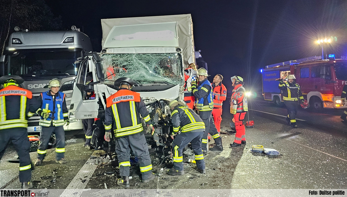 Chauffeur bekneld na ongeval met drie vrachtwagens op Duitse A3 [+foto's]