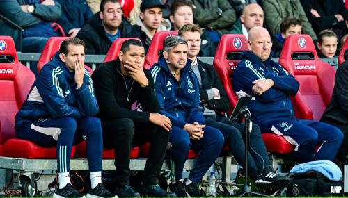 Ajax lijdt bij PSV vijfde nederlaag op rij en staat nu laatste