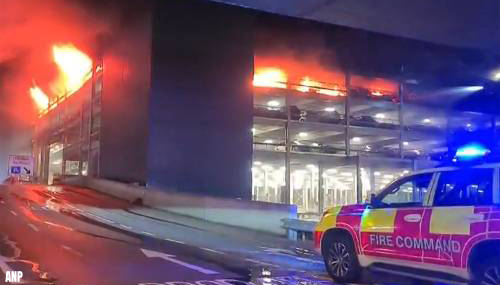 Brand op London Luton Airport leidt tot opschorting vluchten [+foto's&video]