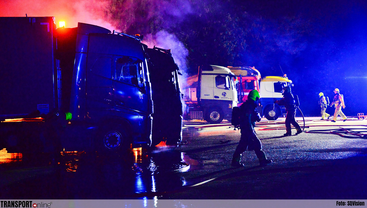 Drie vrachtwagens in brand in Nederweert [+foto's]