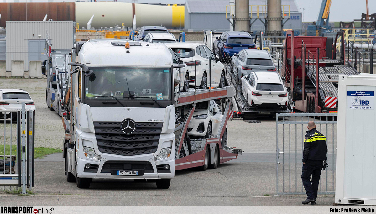 Autofabrikanten repatriëren voertuigen uit Eemshaven [+foto's]