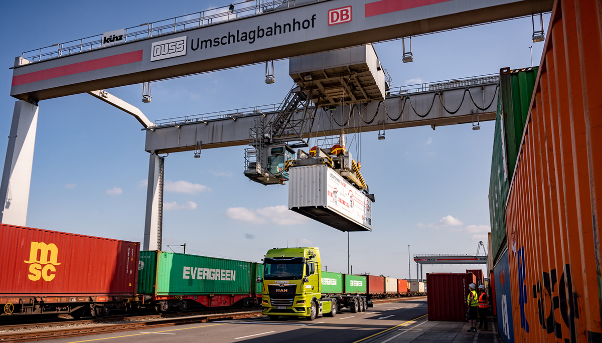 Tot 40 procent productiever: groot potentieel autonome trucks in goederentransport naar spoor
