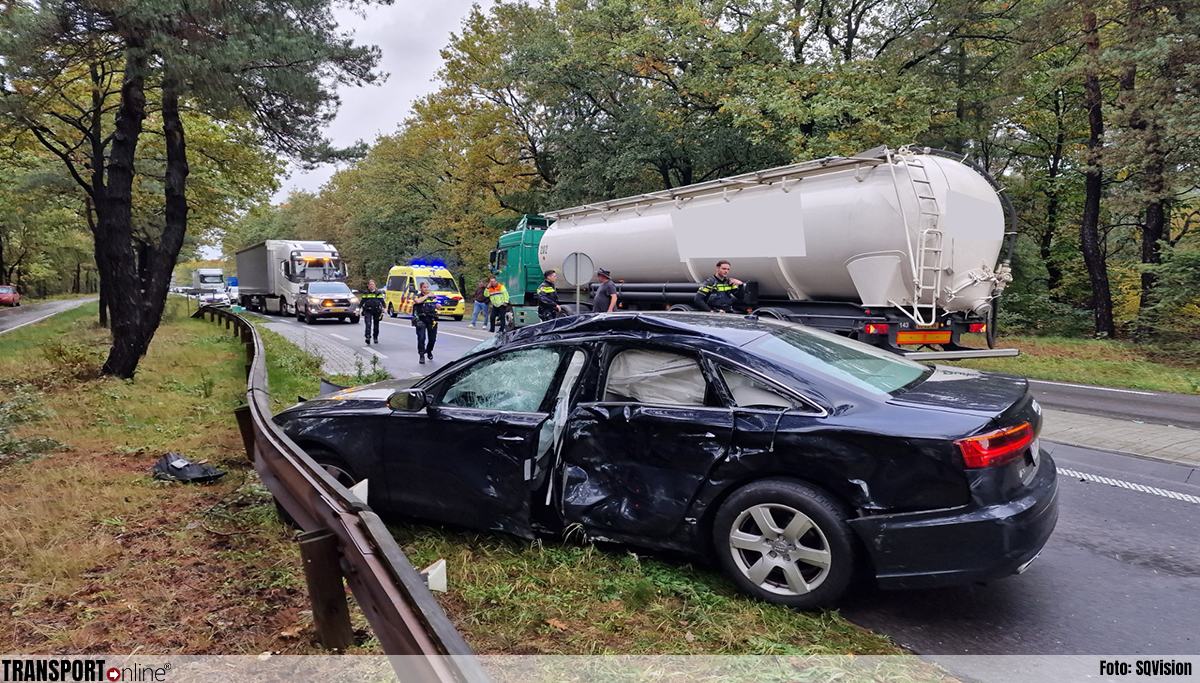 Automobiliste gewond na aanrijding auto en vrachtwagen op N69 [+foto]