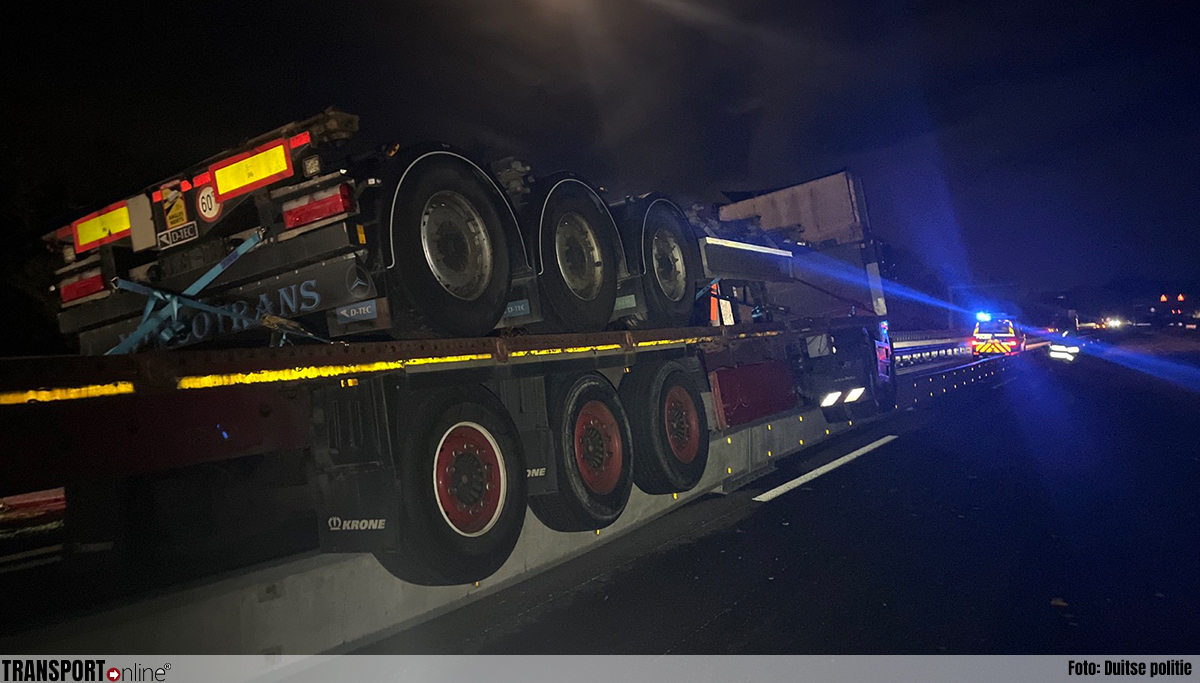 Vrachtwagenchauffeur rijdt zich klem op afzetting wegwerkzaamheden Duitse A61 [+foto's]