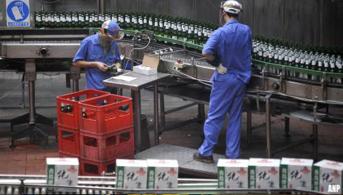 Chinese bierbrouwer Tsingtao Brewery onderzoekt medewerker die over gerstemout plaste [+video]