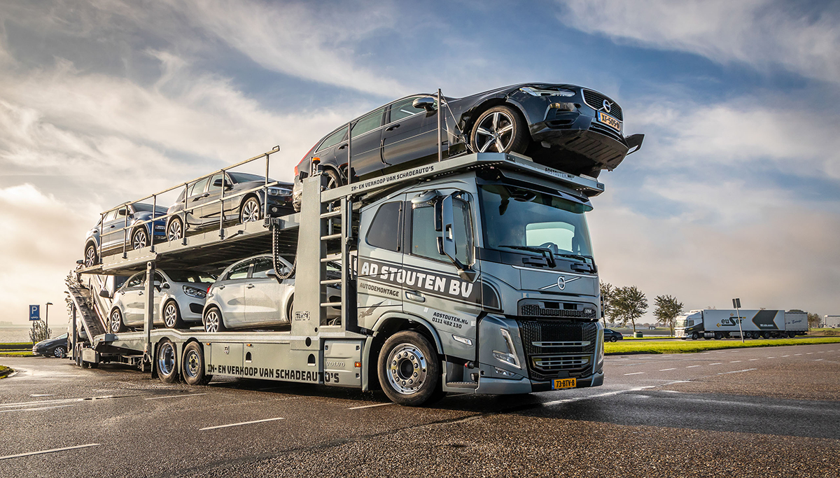 Autodemontage Ad Stouten BV kiest voor hogere laadcapaciteit met Volvo FM 6x2 autotransporter