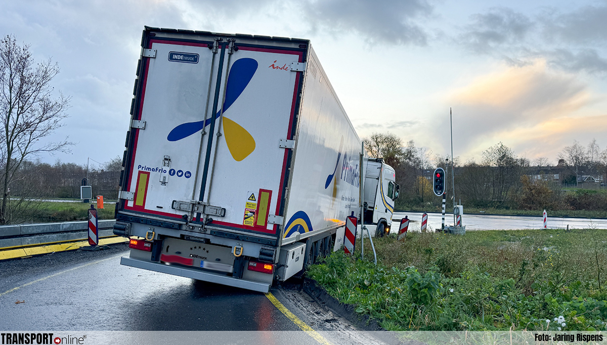Vrachtwagen blokkeert afrit Heerenveen na ongeval [+foto].