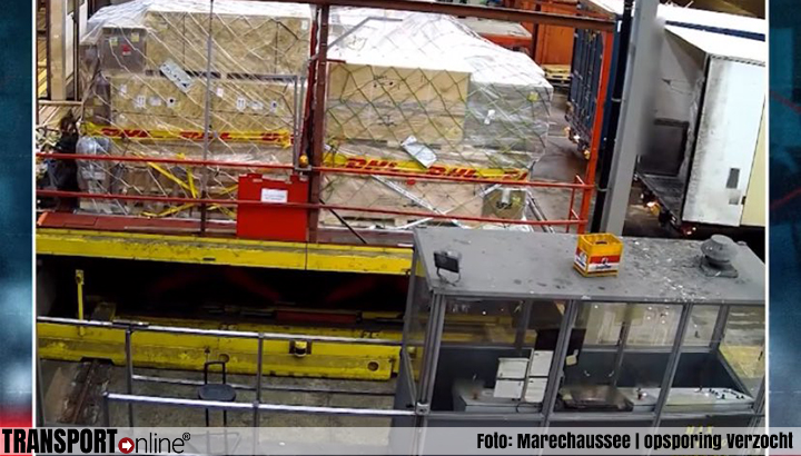 Vrachtwagenchauffeur steelt voor 1,7 miljoen euro aan iPhones bij bedrijf Schiphol [+video]