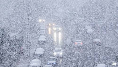 Duitse deelstaat Hessen worstelt met winterse 'sneeuwchaos' [+foto's]