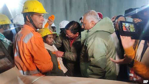 Alle bouwvakkers gered uit ingestorte tunnel in India [+video]