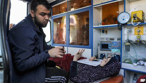 Ook eerste gewonden Gaza gaan in ambulances grens Egypte over