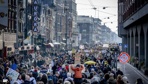 Grootste klimaatmars in Nederland ooit in Amsterdam
