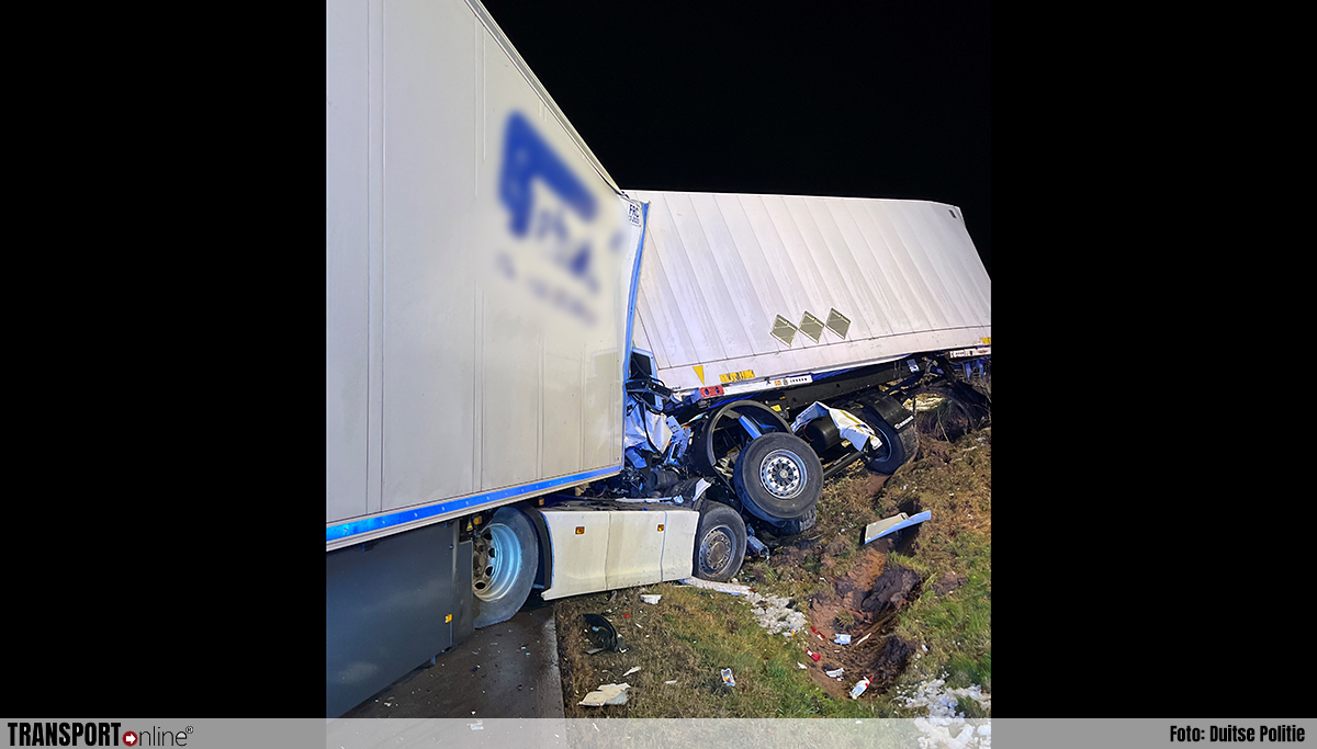 Vrachtwagenchauffeur rijdt in op file op Duitse A38 [+foto]