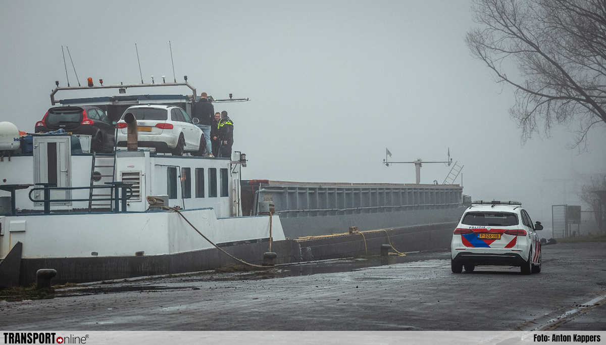 Binnenvaartschip vaart tegen catamaran bij Heerenveen [+foto's]