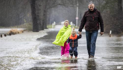 Wateroverlast op veel plekken in Oost- en Zuid-Nederland