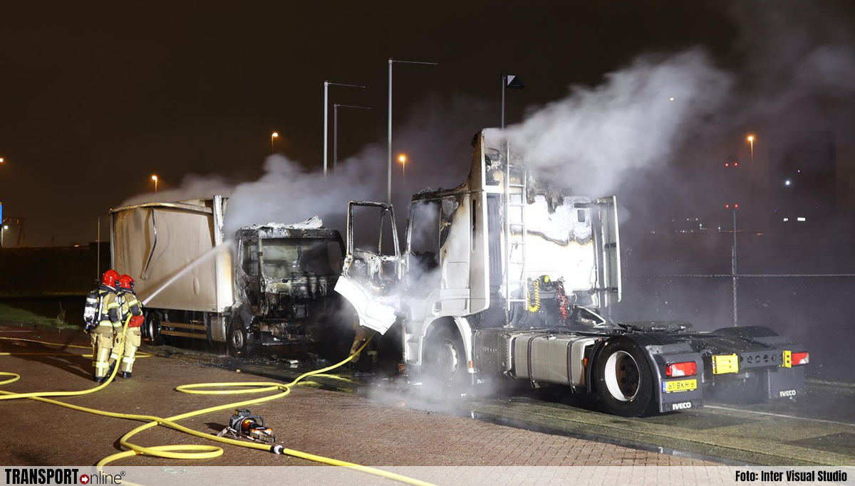Twee vrachtwagens uitgebrand in Amsterdam Westpoort [+foto's]