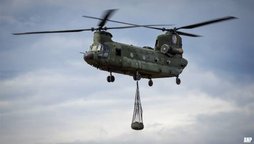 Chinook-helikopters defensie helpen bij herstel dam Maastricht