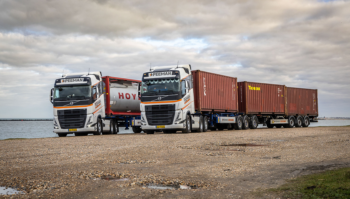 Twee nieuwe Volvo FH's voor bijzondere LZV-combinatie van Peeman Transport