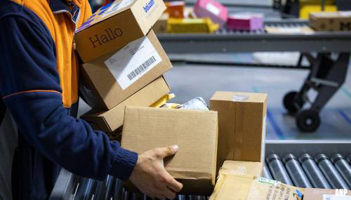 PostNL ziet pakketstroom tegenvallen en geeft winstalarm
