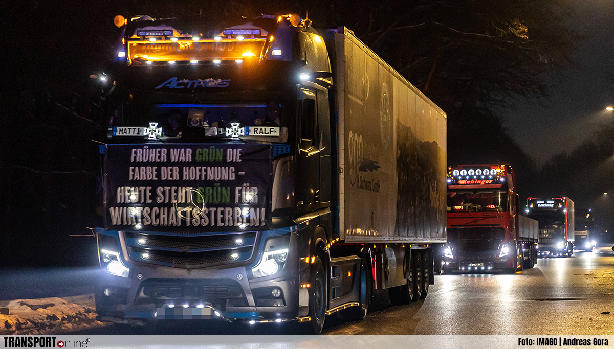 Na boeren blokkeren nu vrachtwagenchauffeurs straten in Berlijn [+foto's]