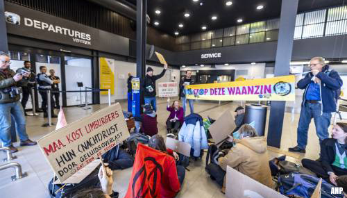 Drie leden XR aangehouden bij protest Maastricht Aachen Airport