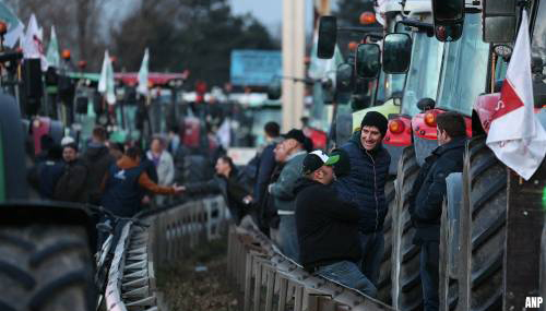 Honderden Franse boeren blokkeren snelweg A35 bij Straatsburg [+video]