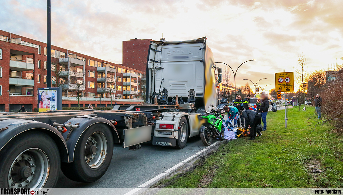 Voet motorrijder overreden door vrachtwagen [+foto]