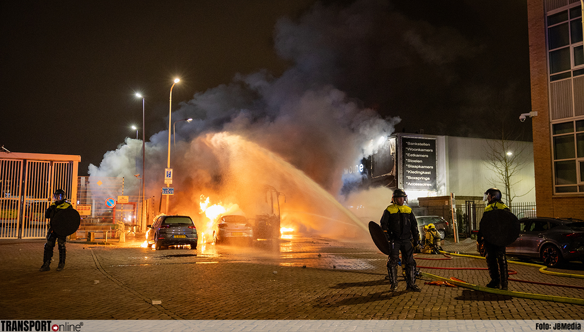 Noodbevel rond zalencentrum na rellen Eritreeërs in Den Haag [+foto's&video]